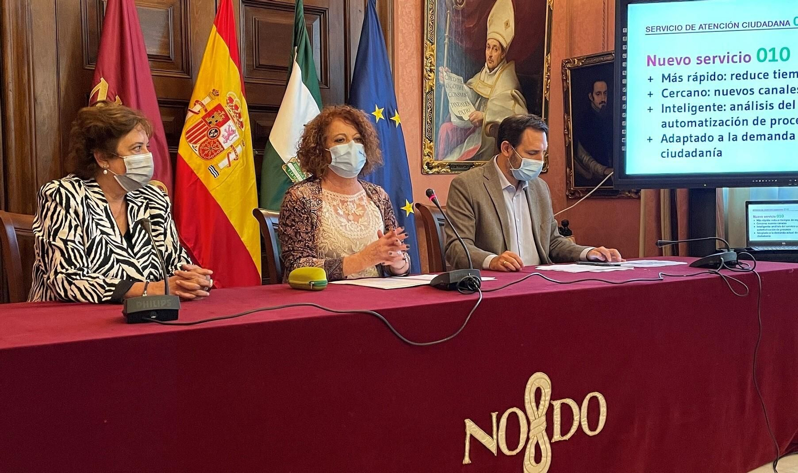 Foto de archivo de la delegada de Participación Ciudadana, Adela Castaño, durante la presentación de algunas de las mejoras del 010..