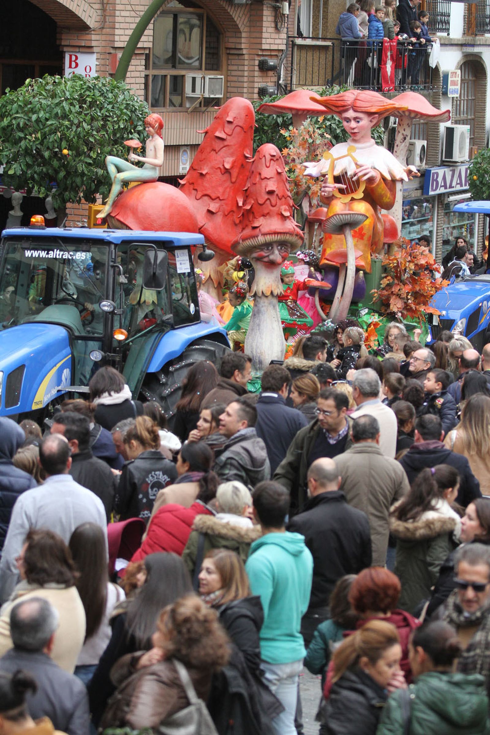 Cabalgata de los Reyes Magos 2018: Melchor, Gaspar y Baltazar adelantan su salida para llenar de ilusión las calles de Huelva