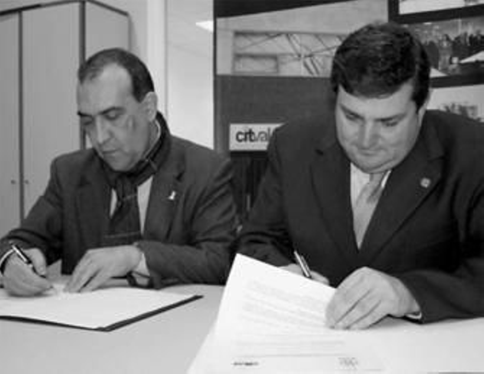 José Cejudo y Francisco José Martínez, durante la firma del acuerdo.
