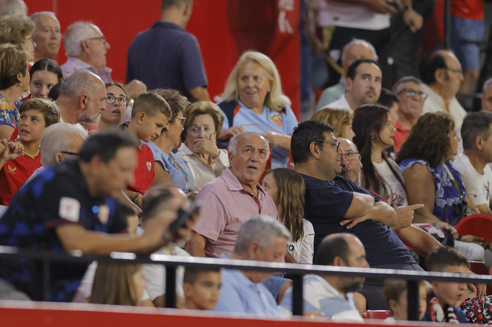 Búscate en las fotos del Sevilla-Rayo