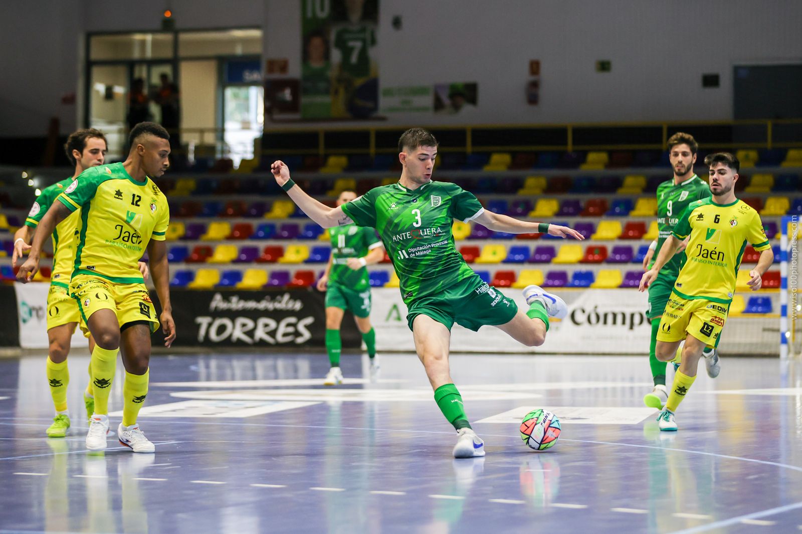 El UMA Antequera consigue una victoria de prestigio ante el Jaén (3-2)