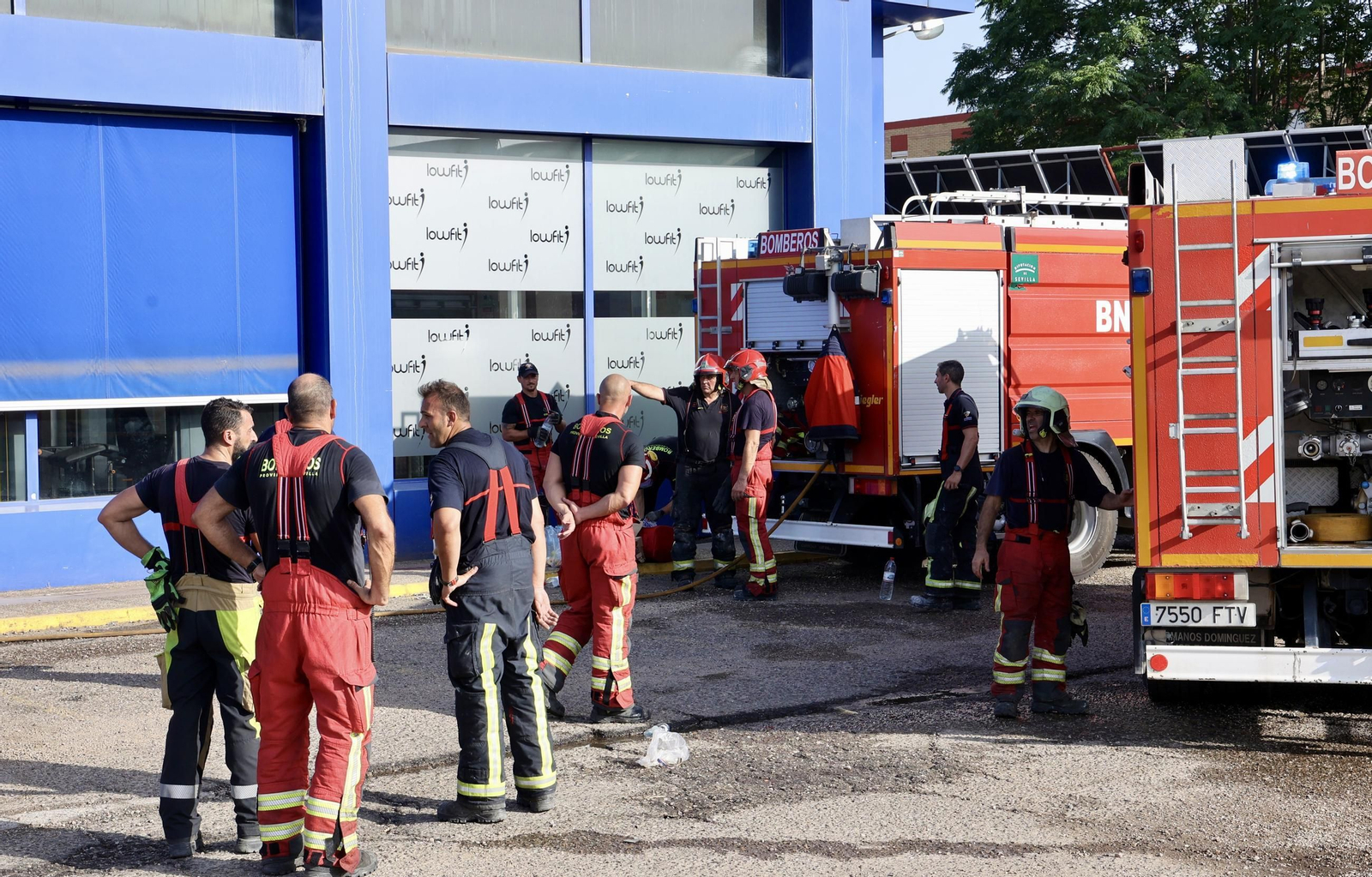Incendio en el gimnasio Lowfit de Castilleja de la Cuesta