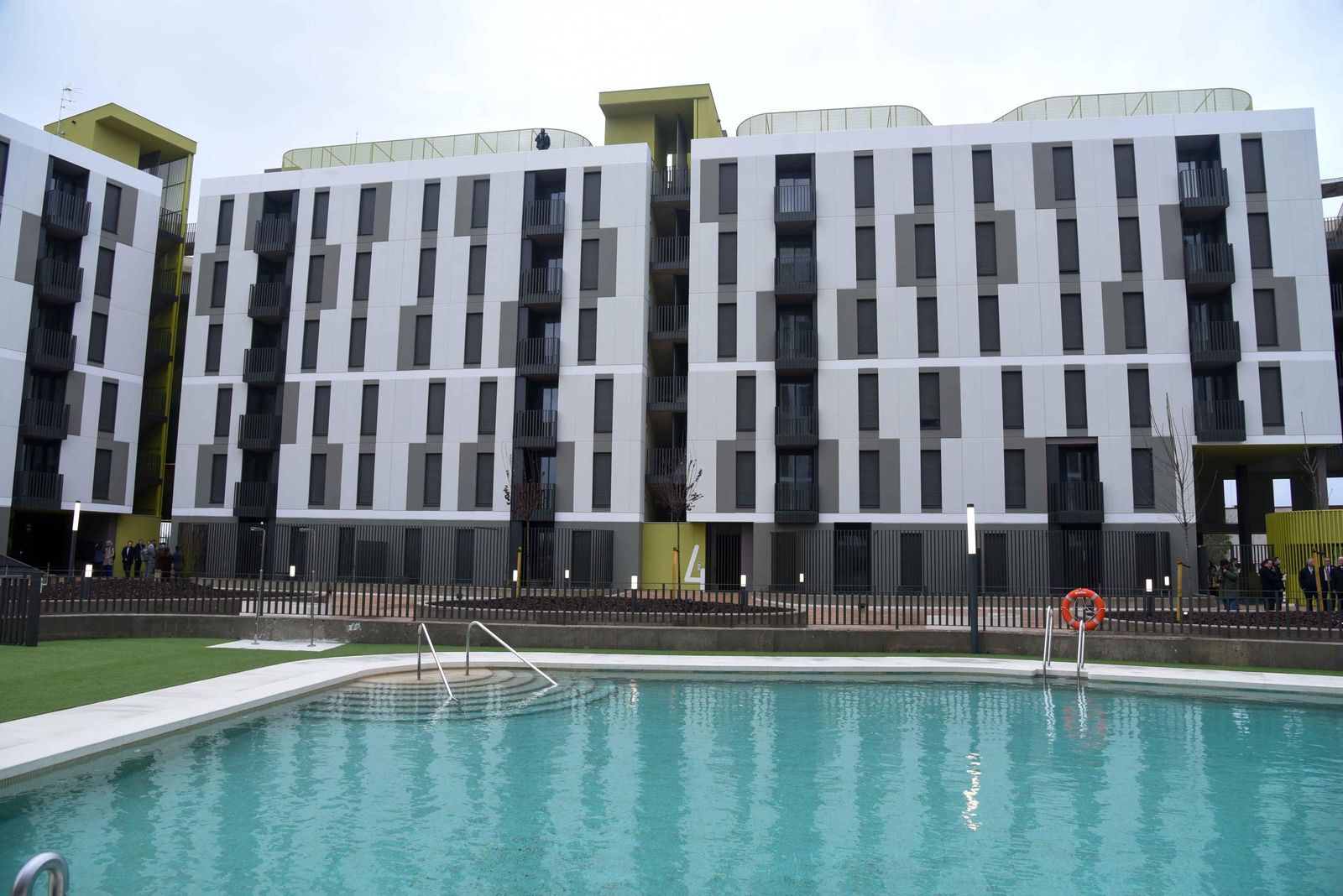 Pedro Sánchez y autoridades preside el acto de entrega de llaves promoción de vivienda pública de alquiler asequible en Sevilla