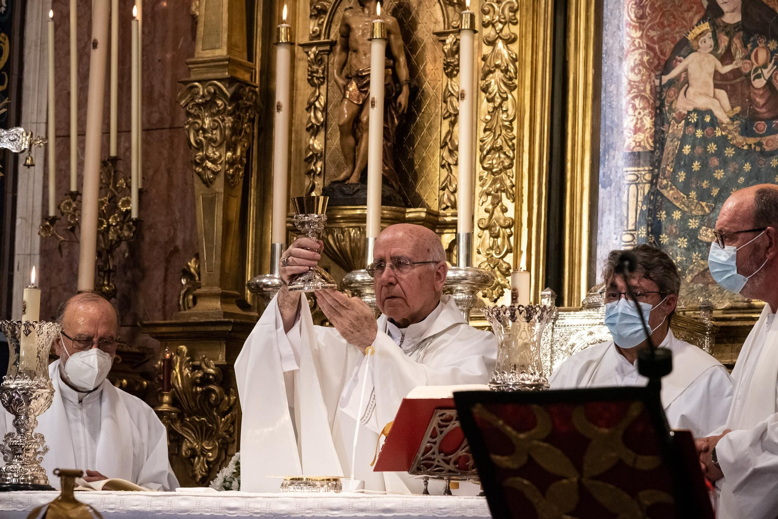 Imágenes de la misa y acto de despedida del obispo de Huelva José Vilaplana