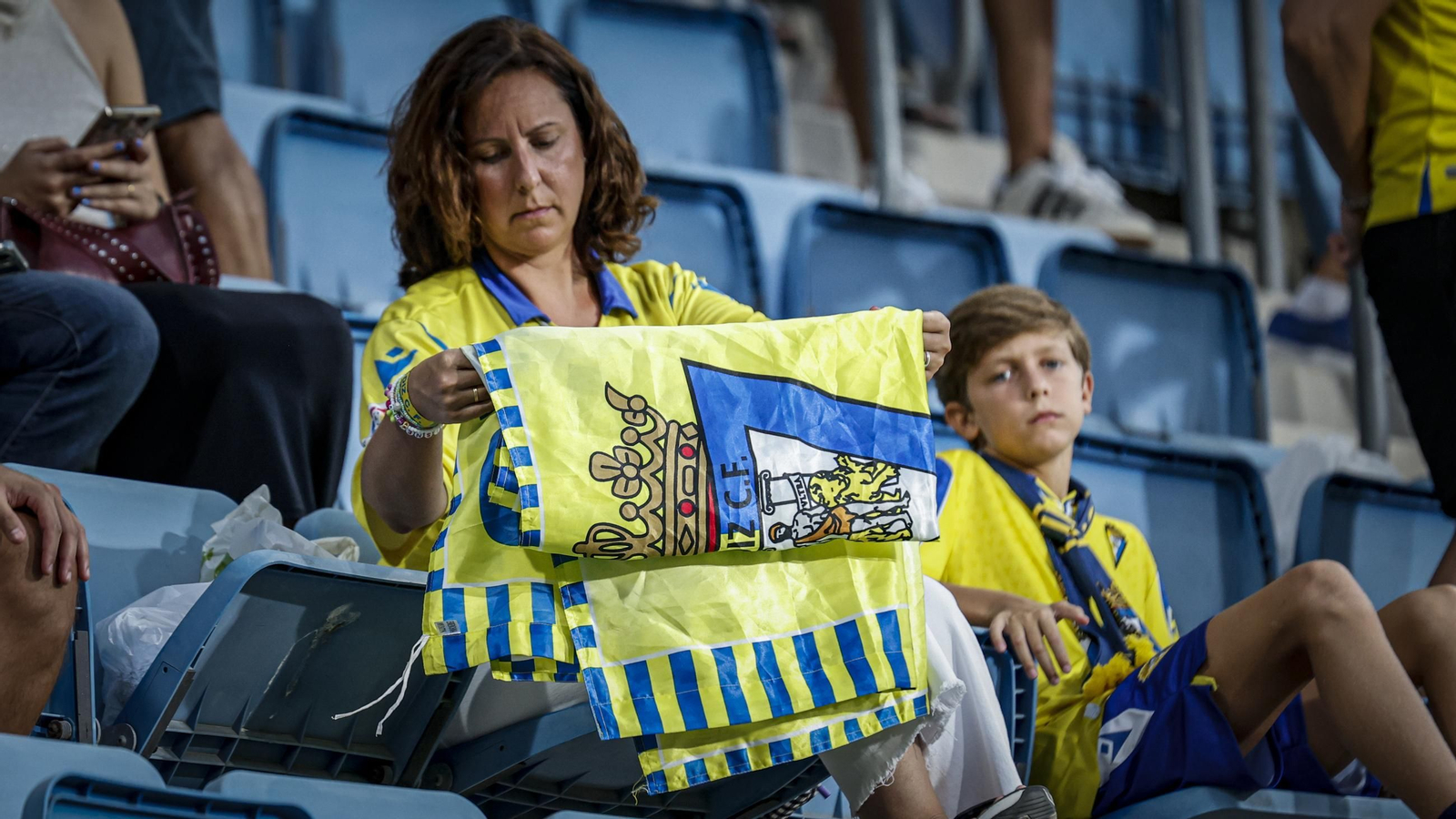 Búscate entre las fotos del partido de fútbol entre Cádiz CF y Real Zaragoza