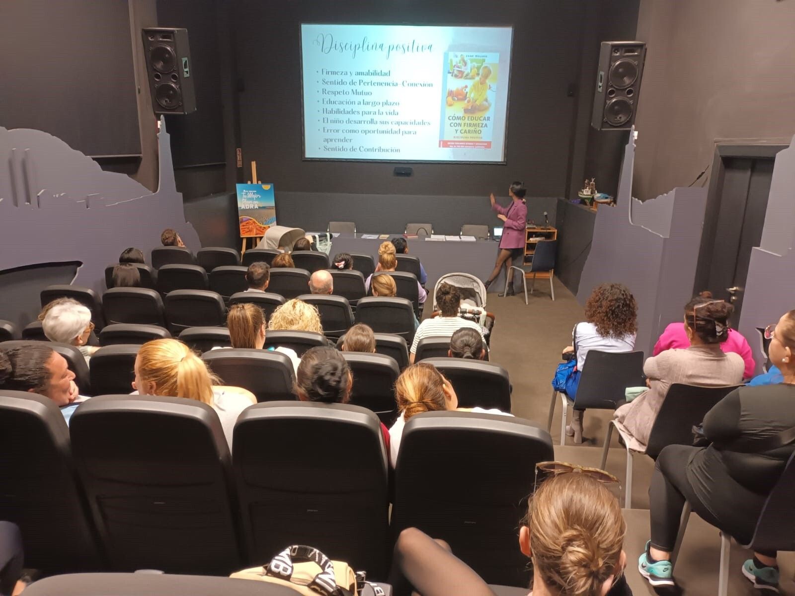 Sesión de la Escuela de Familia.