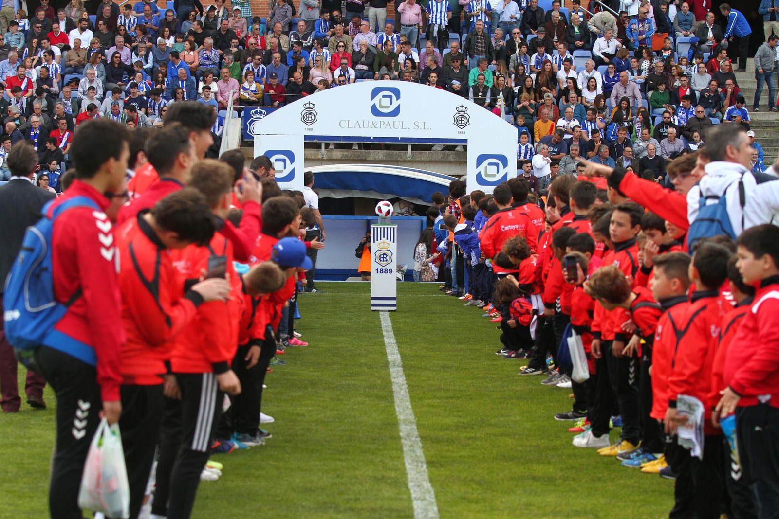 Ambientazo en las gradas del Recreativo de Huelva y el San Fernando