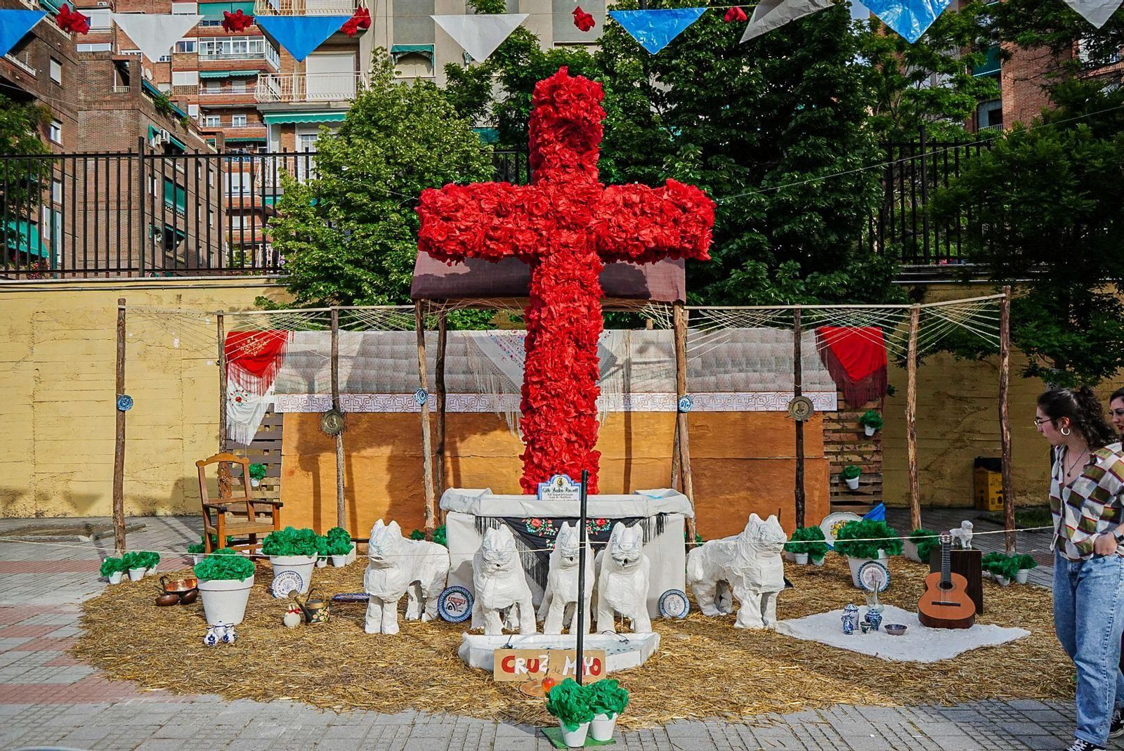 Granada ya vive las Cruces desde el día de antes: las mejores fotos