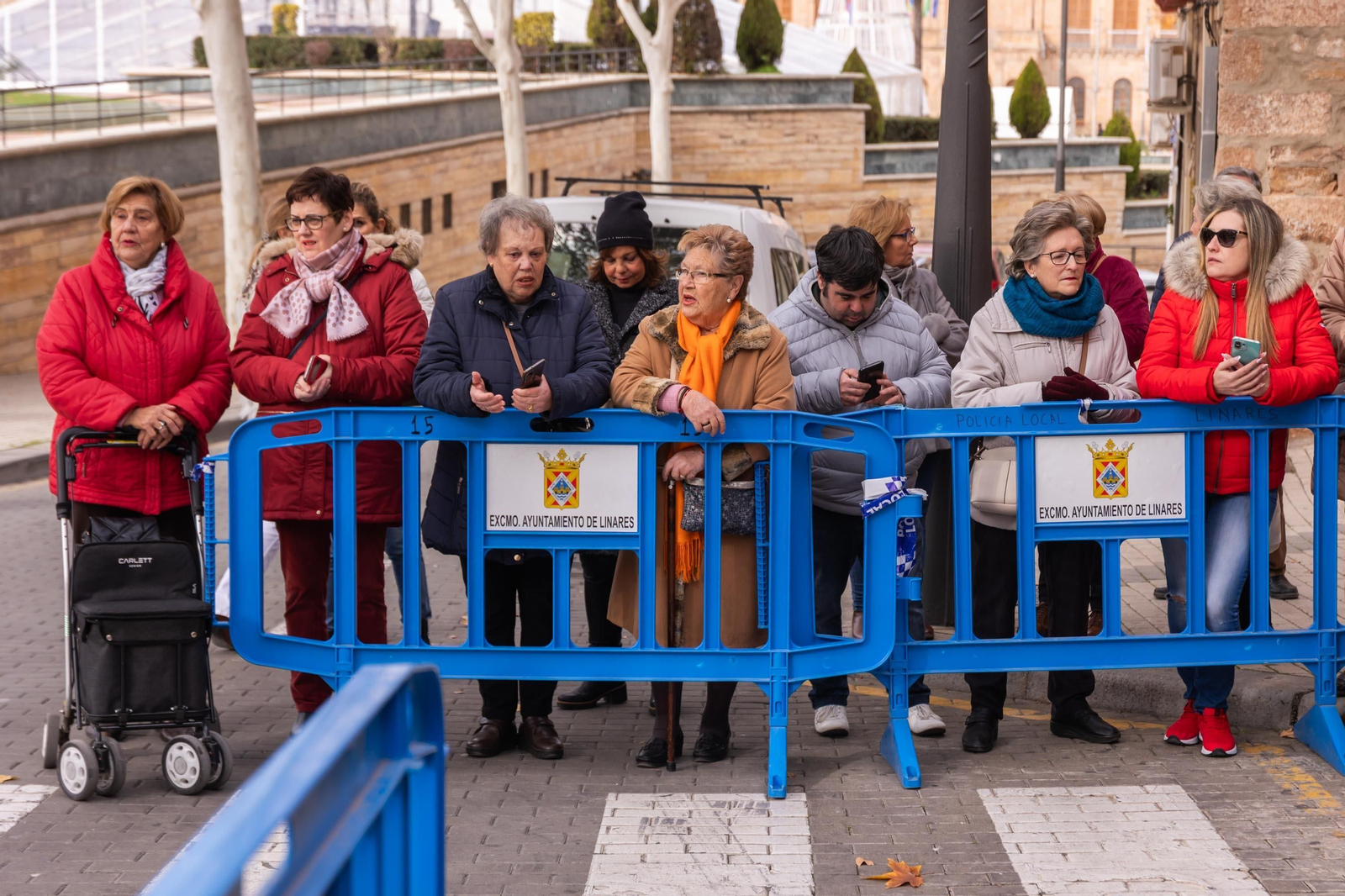 Raphael visita el museo en su honor de Linares tras la cesión trajes y su espectacular coche Lincoln