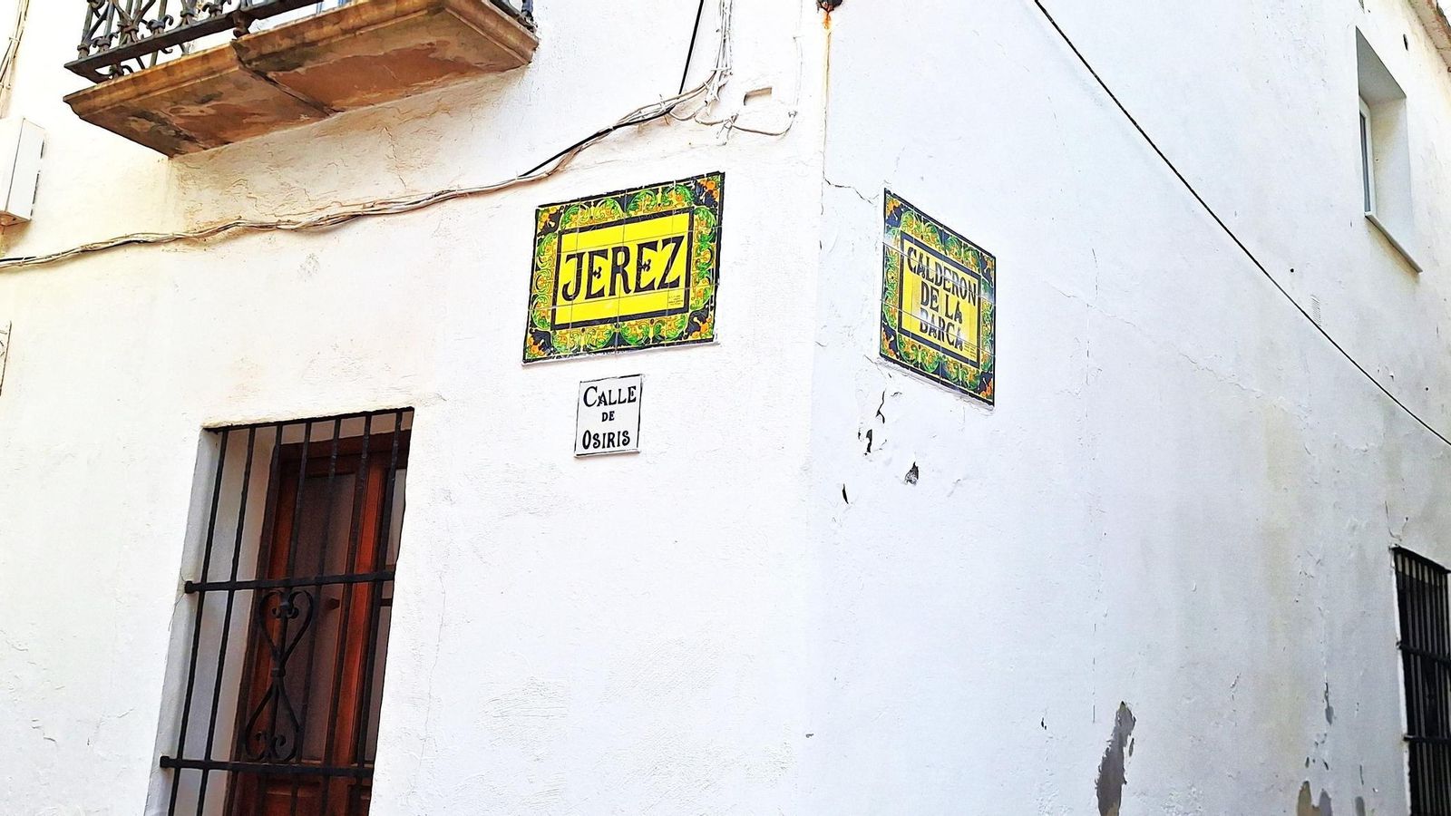 Esquina de la calle Jerez con Calderón de la Barca.