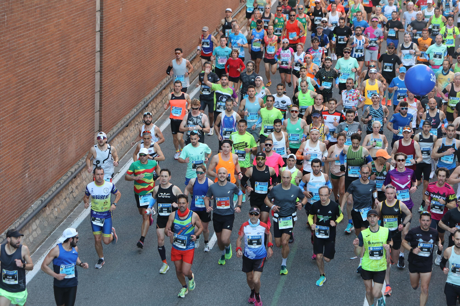 Búscate en la Zurich maratón de Sevilla