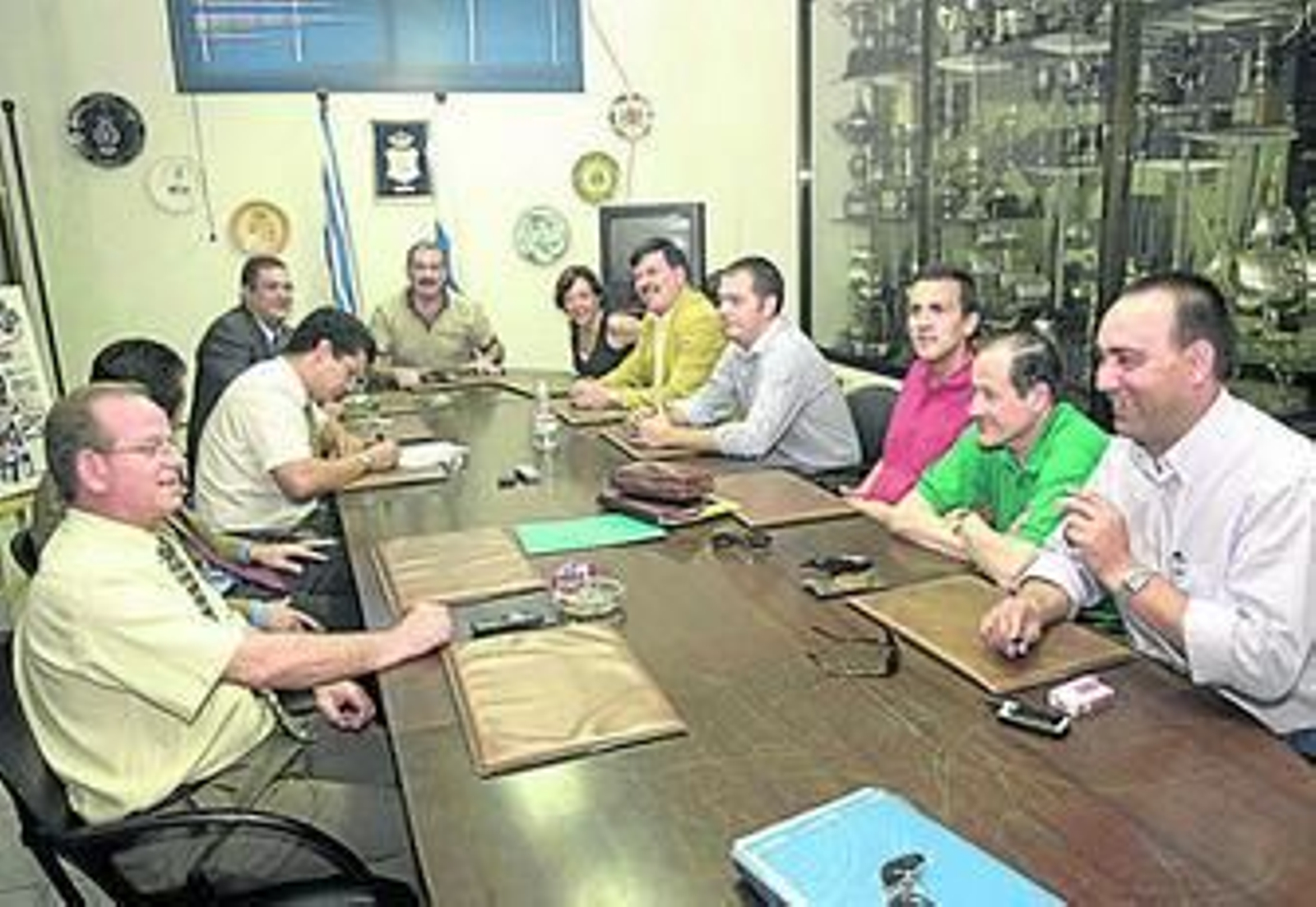 El 5 de julio de 2001 asumió la presidencia Francisco Mendoza de manos de José España.