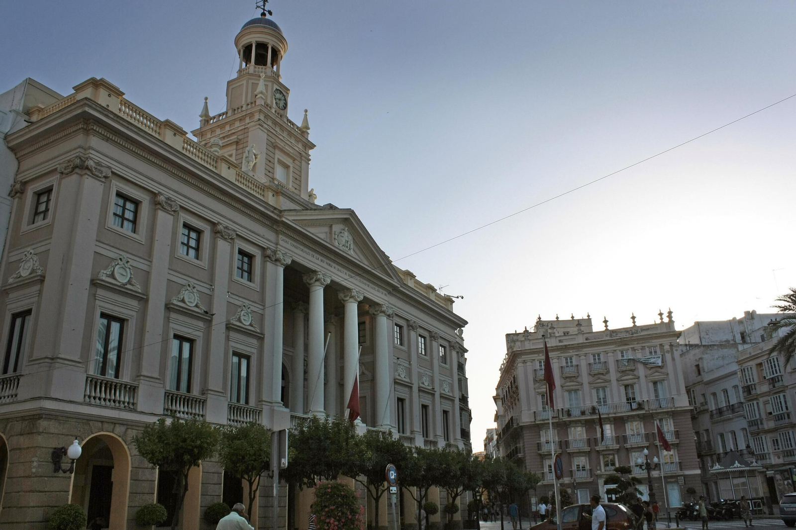 Vista exterior del Ayuntamiento de Cádiz.