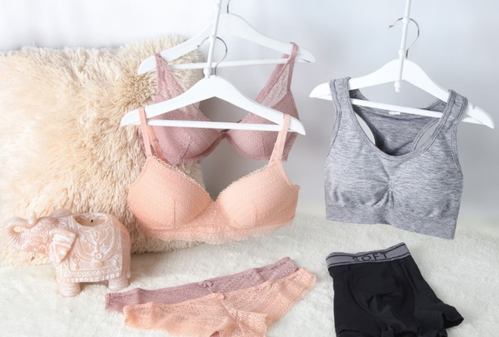 Carrefour lanza en Huelva su línea de ropa interior de poliamida reciclada.