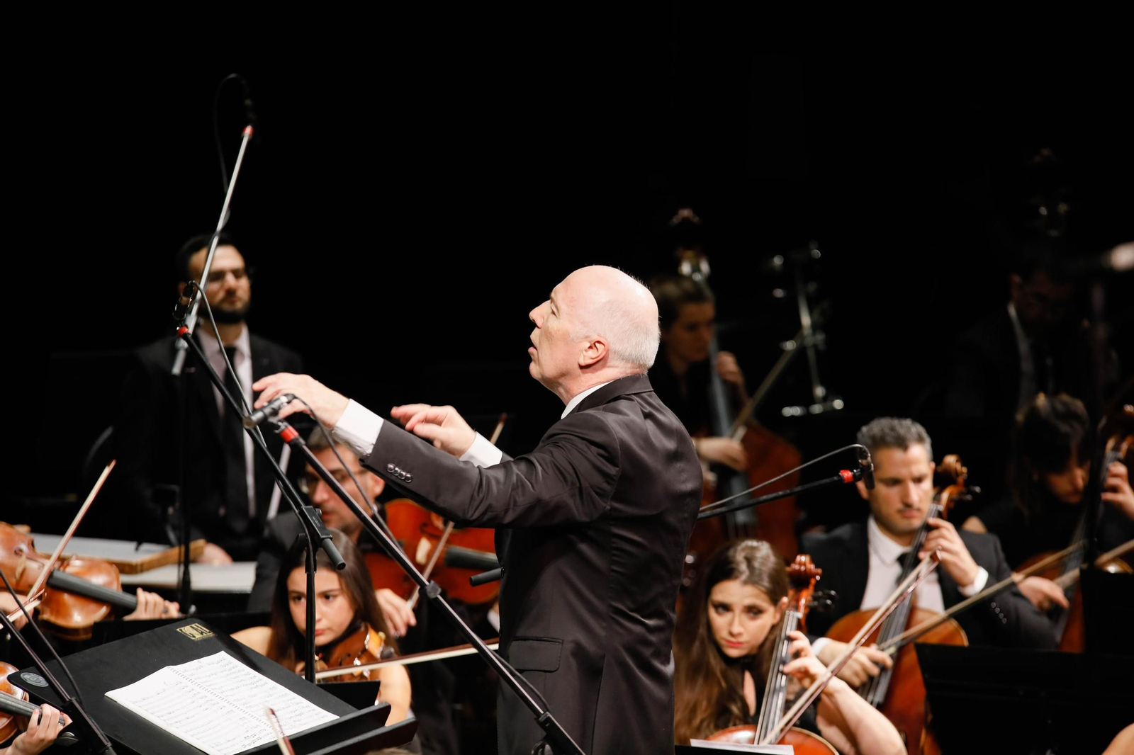 Imágenes de la novena Beethoven interpretado por la OCAL y Orfeón para Cajamar