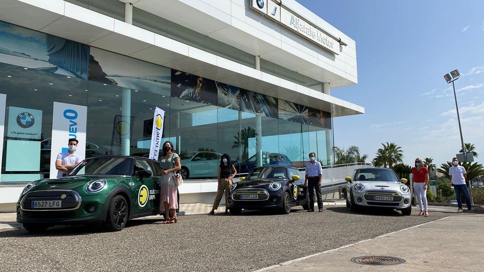 En Sevilla, los concesionarios San Pablo Motor y Aljafare Motor ofrecen la posibilidad de conocer más a fondo el coche con el que  la marca británica vuelve a dar un impulso pionero a la movilidad urbana.