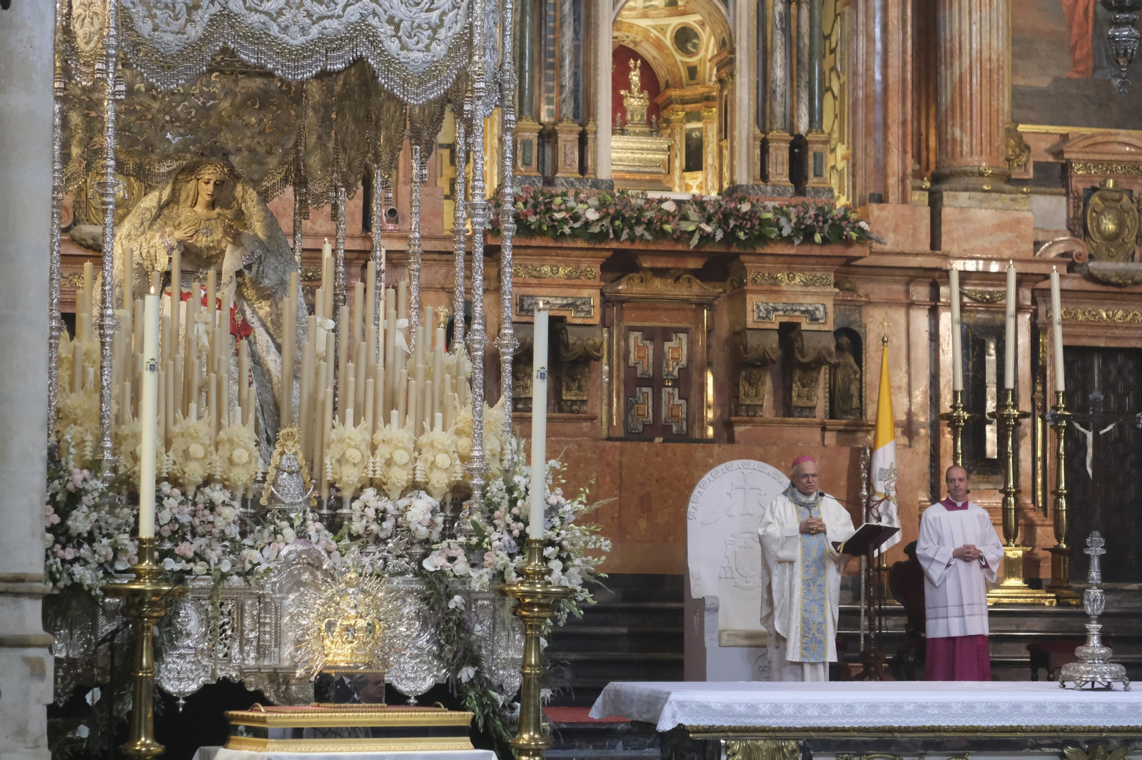La coronación pontificia de la Virgen de la Paz y Esperanza en Córdoba, en imágenes