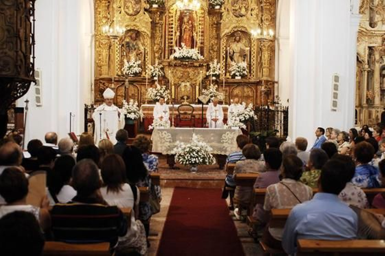 A pesar del caluroso día, ambas procesiones (declaradas de interés turístico) fueron seguidas por una gran cantidad de vecinos y visitantes. /Fotos: Ramón Aguilar

Foto: Ramon Aguilar