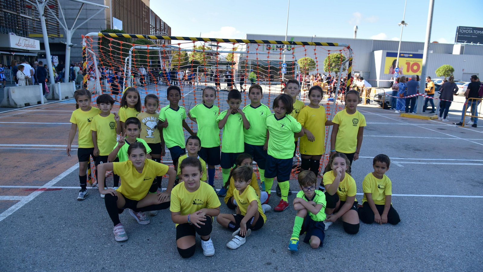 Las fotos de la jornada de balonmano calle del Ciudad de Algeciras en Bahía Plaza