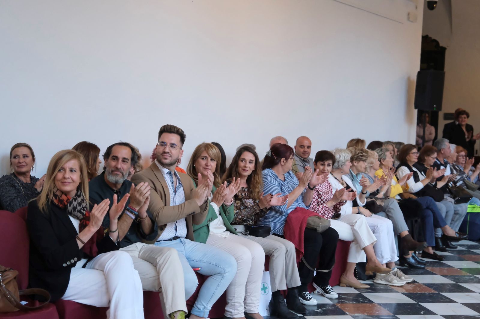 El desfile benéfico de la Asociación Alzheimer Córdoba 2023, en imágenes