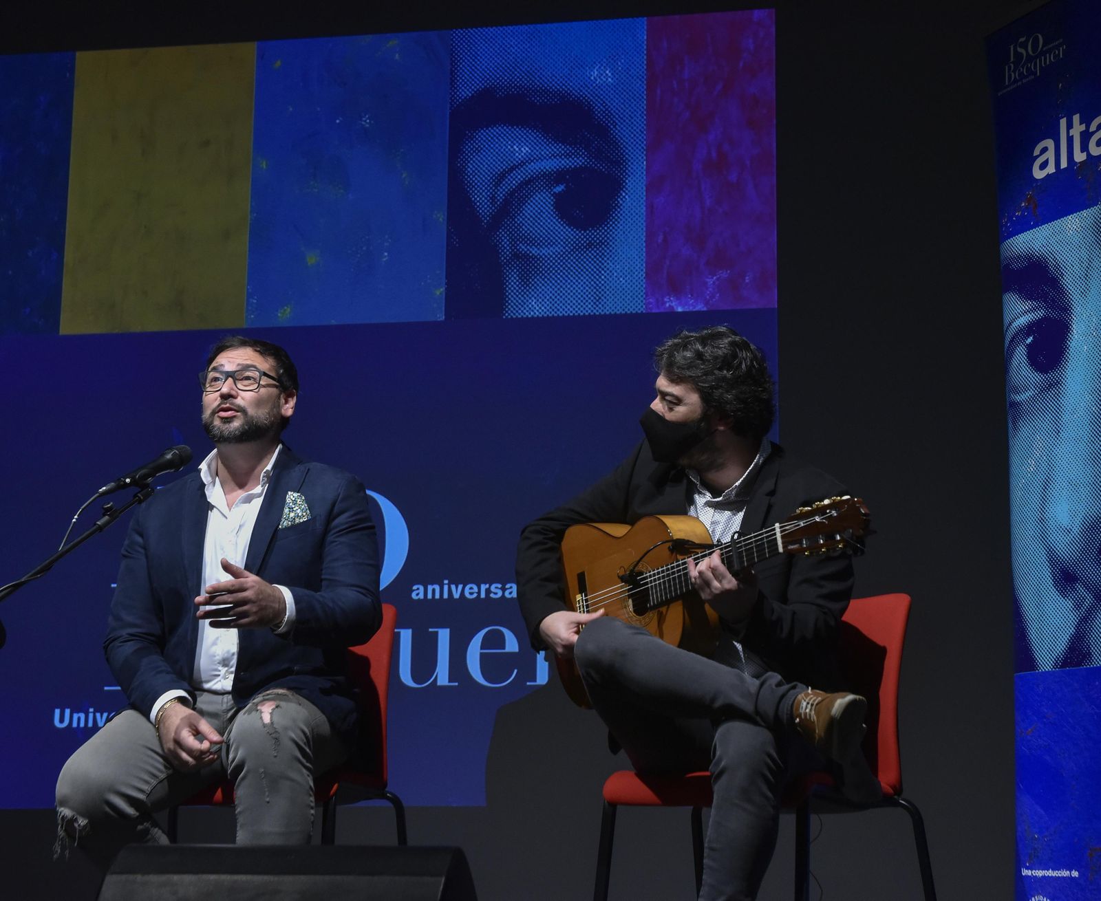 El cantaor José Valencia y el guitarrista Juan Requena, en el Cicus durante la presentación del disco 'La alta torre'.