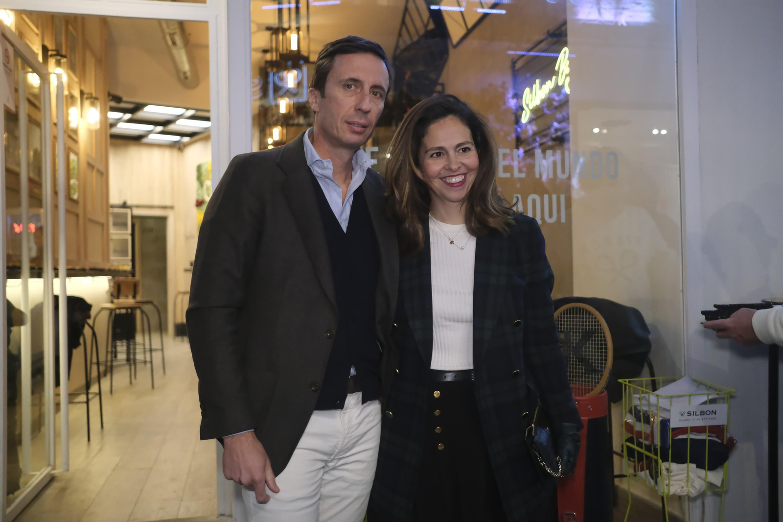 En imágenes, Silbón Bar celebra su inauguración con una fiesta llena de estilo