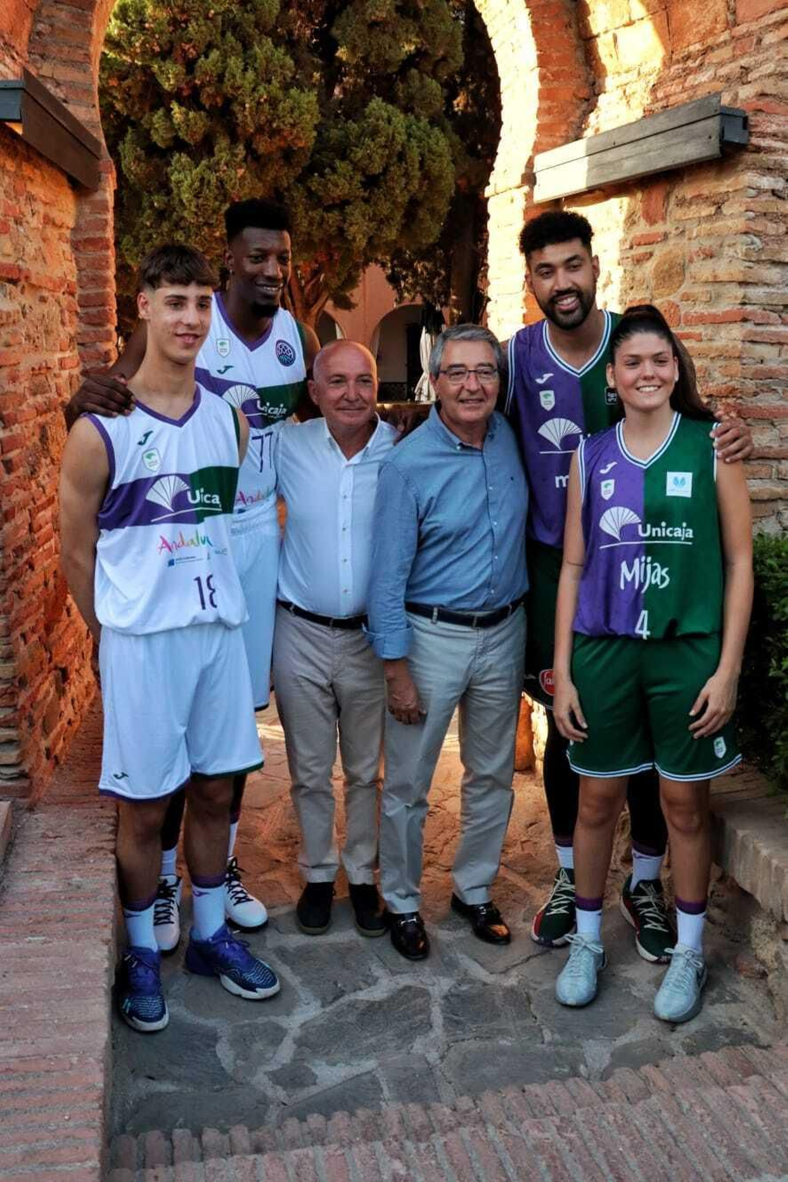 Las fotos de las nuevas camisetas del Unicaja 2023/2024