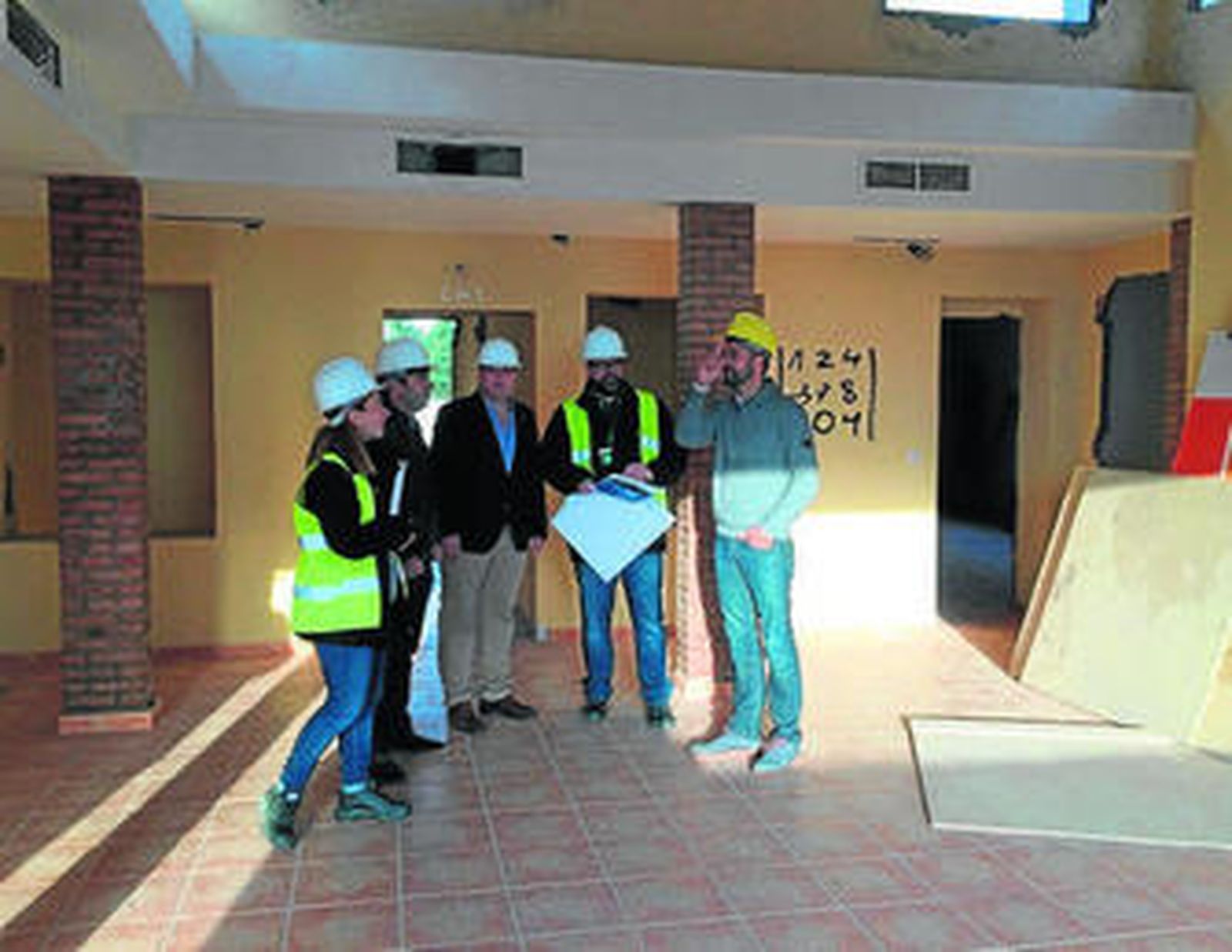 Un momento de la visita a las obras, ayer.