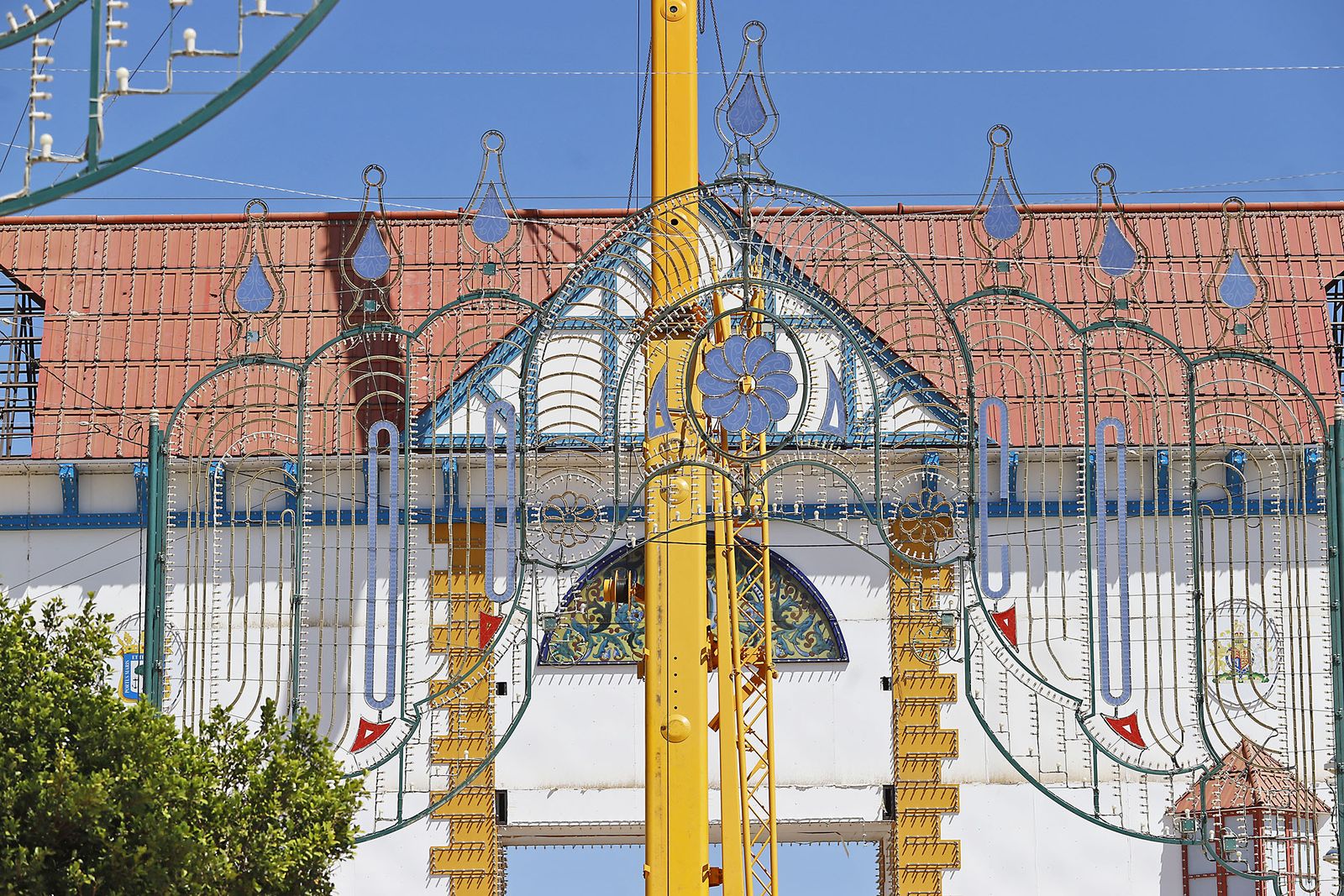 Visita al recinto ferial para supervisar los preparativos de cara a la celebración de las Fiestas Colombinas 2023