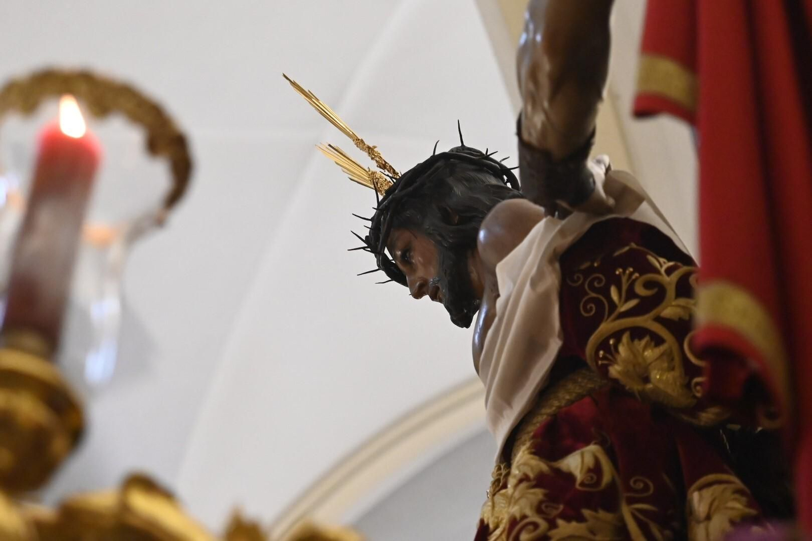 Lágrimas por la suspensión de la procesión de la Esperanza en este Domingo de Ramos, en imágenes