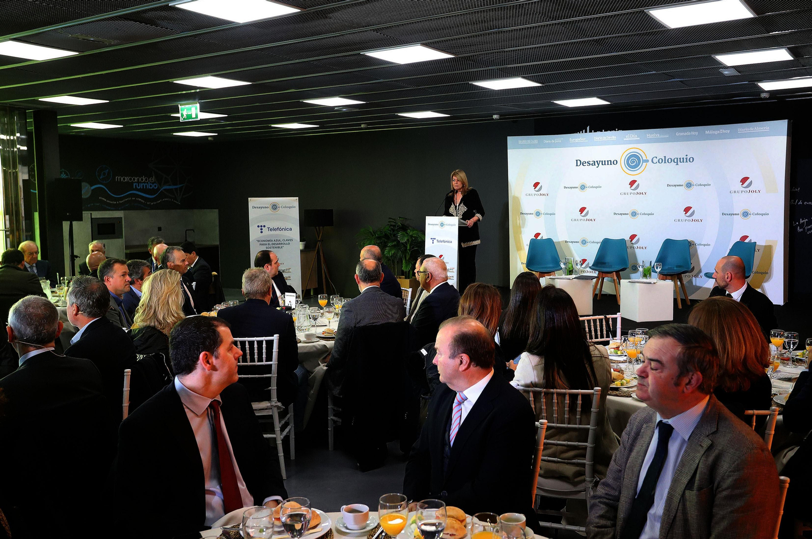 Imágenes del Desayuno Coloquio "Enomía azul, claves para el desarrollo sostenible" organizado por el Grupo Joly