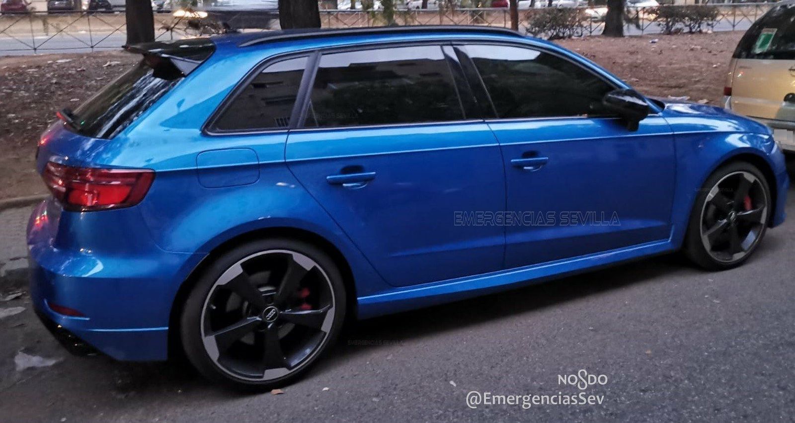 Vehículo de alta gama con placas falsas detectado en la Avenida de la Paz.