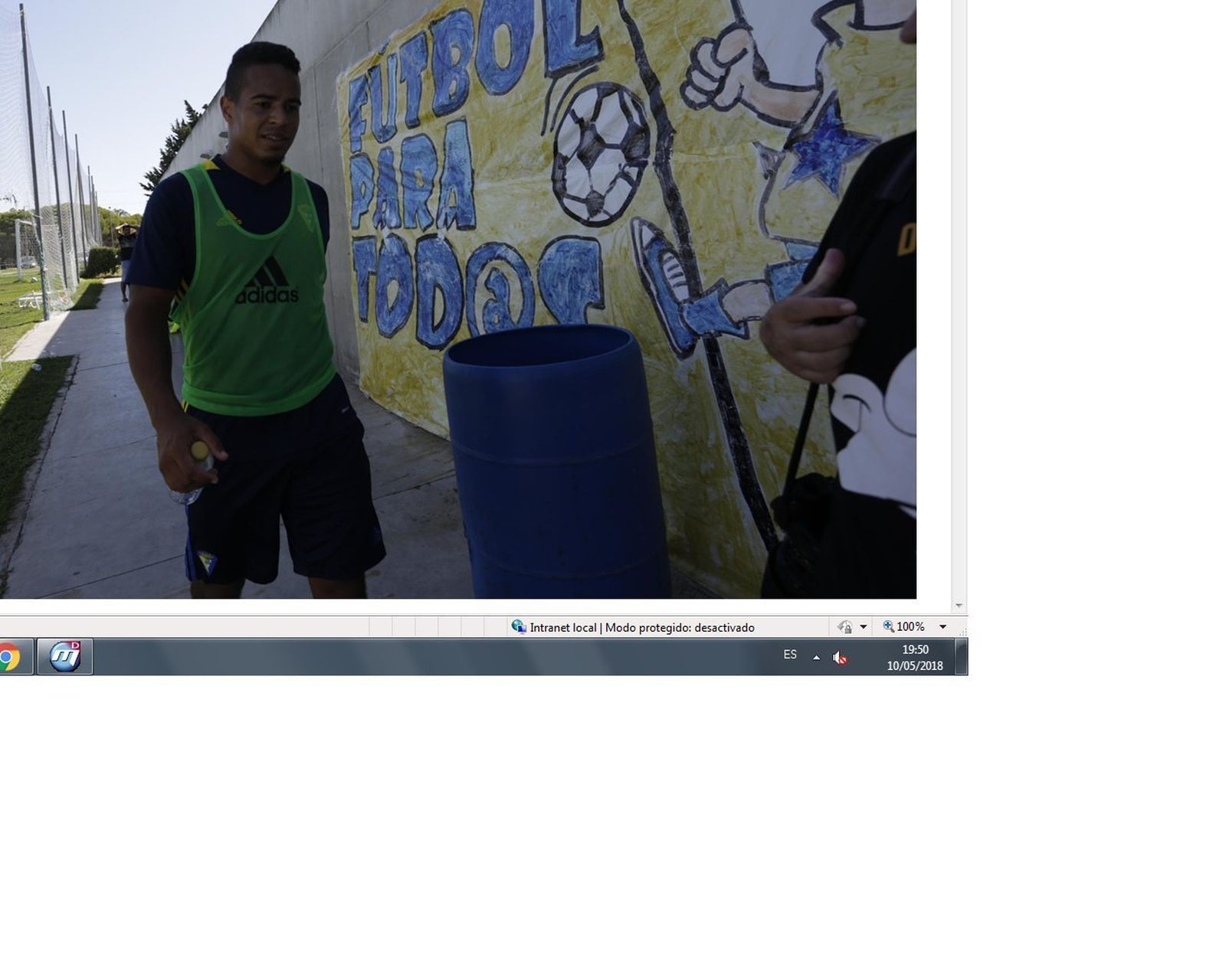 La lógica apunta a que Lucas Bijker, camino del vestuario en El Rosal, sustituirá en el once a Brian Oliván.