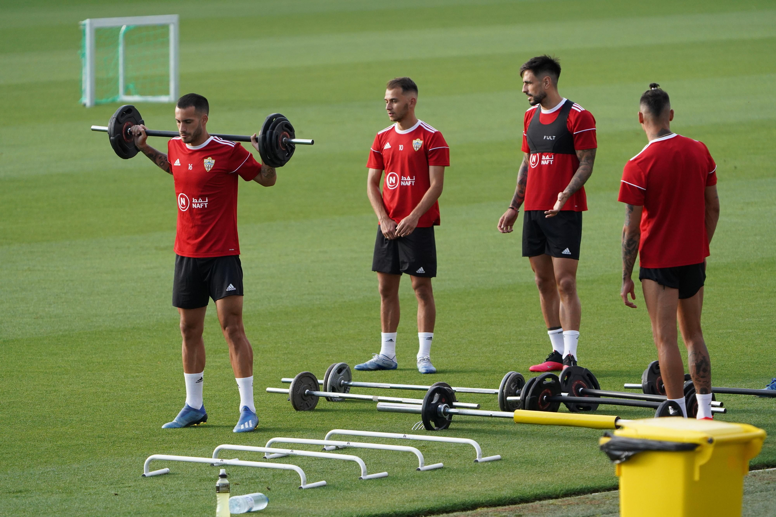 Los jugadores ya entrenan por grupos de mayor número