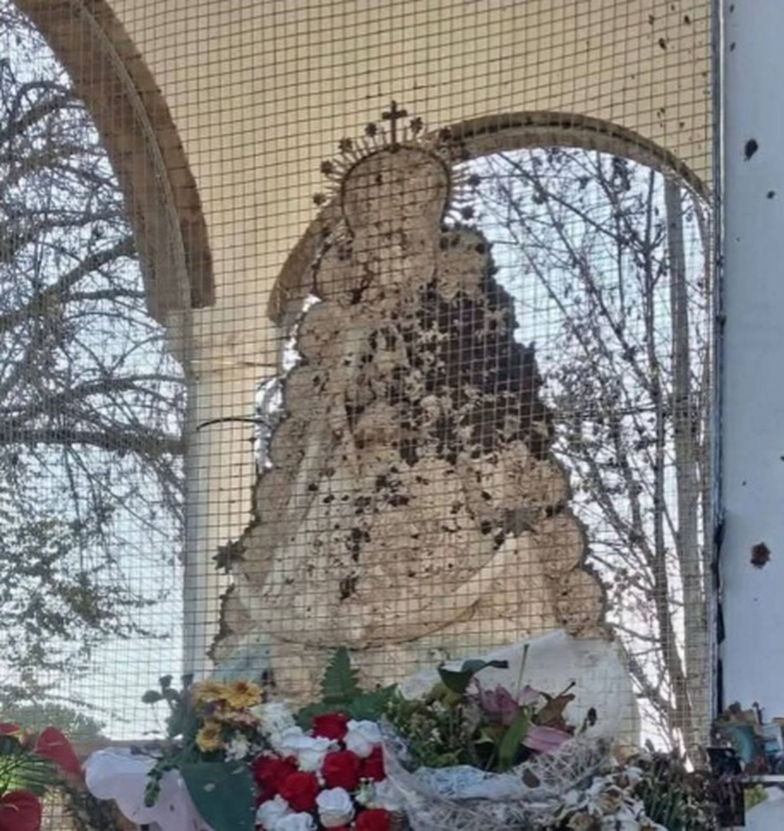 Estado en que apareció el monumento de la Virgen