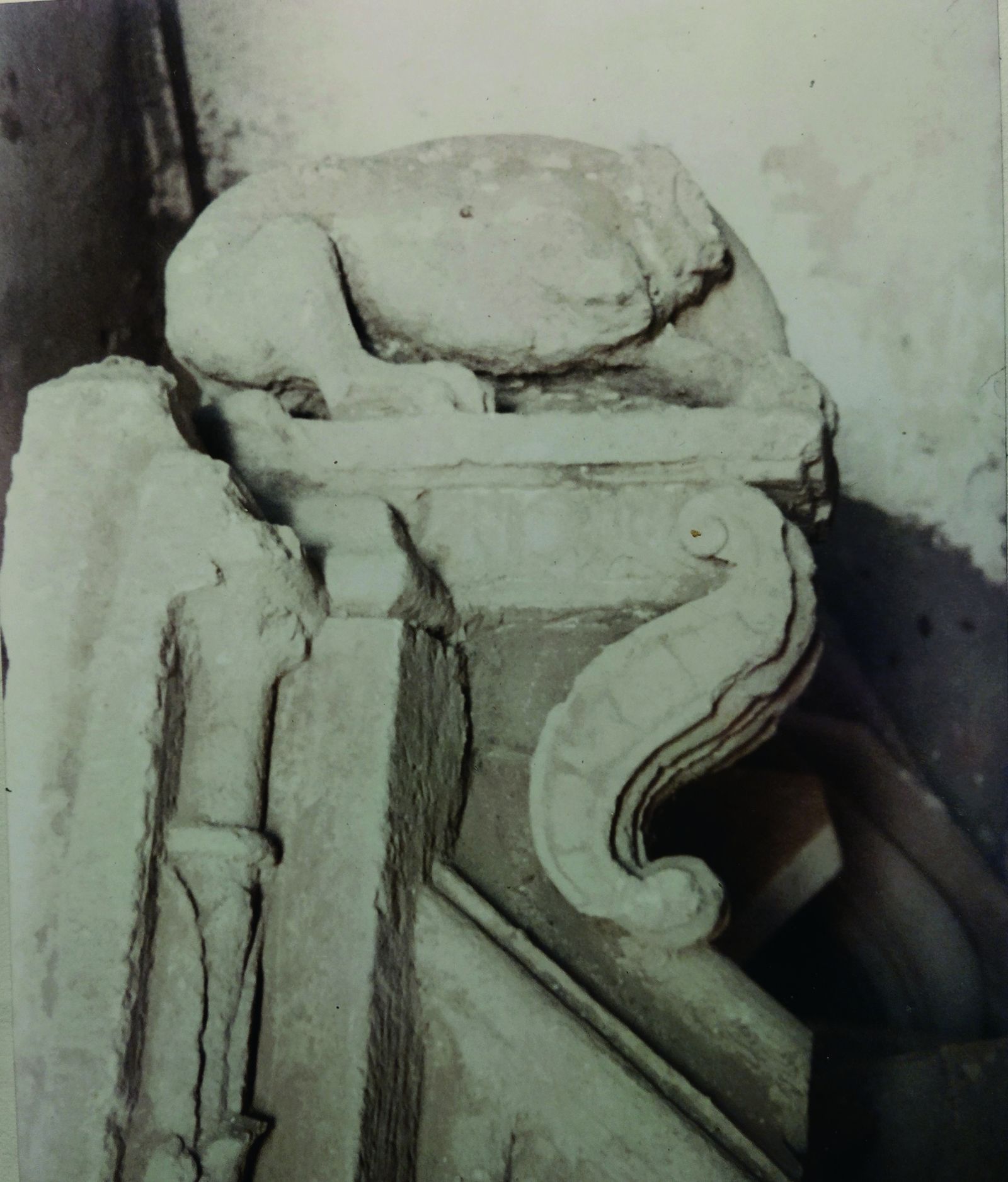 Escultura de uno de los perros