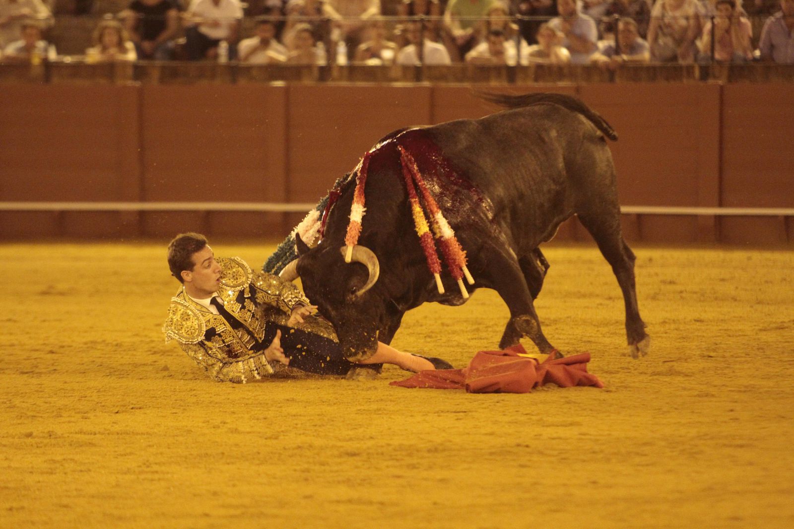 Ferrater Beca, con el segundo, protagonizó dos cogidas sin ser corneados