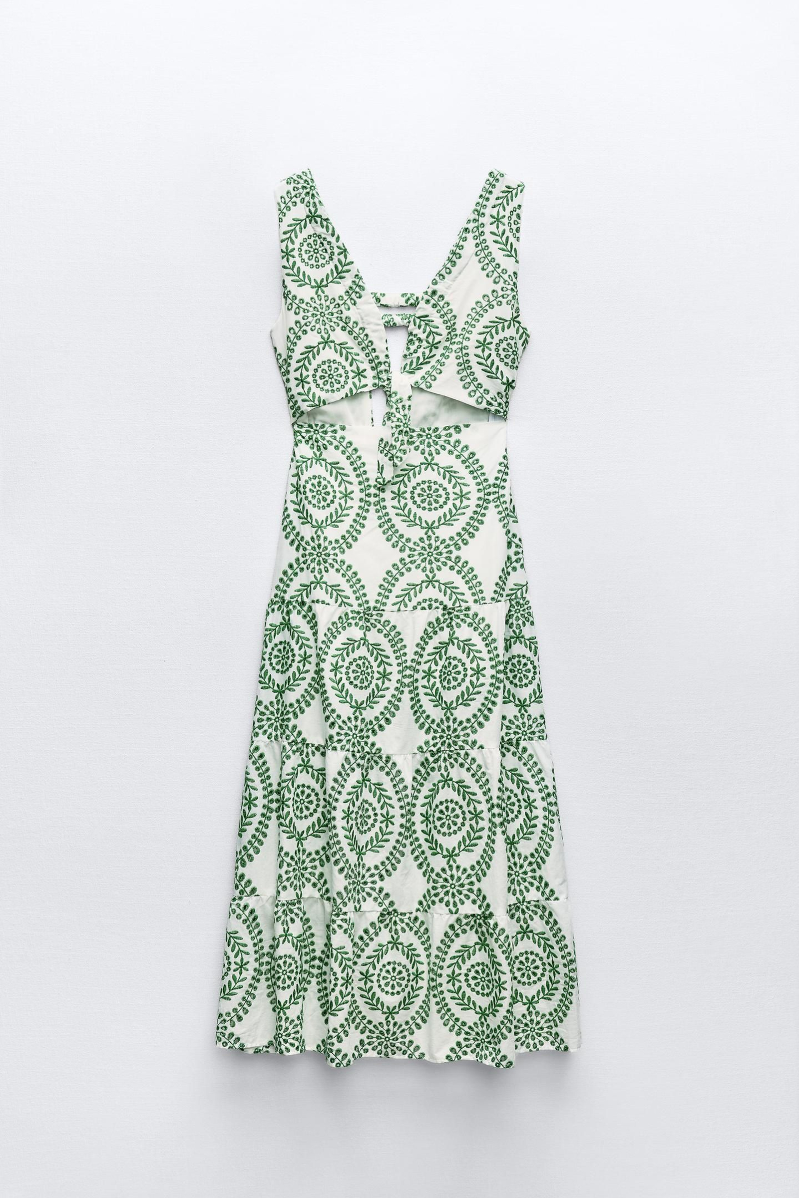 Vestido con cut out de Zara. Vestido con cut out de Zara.