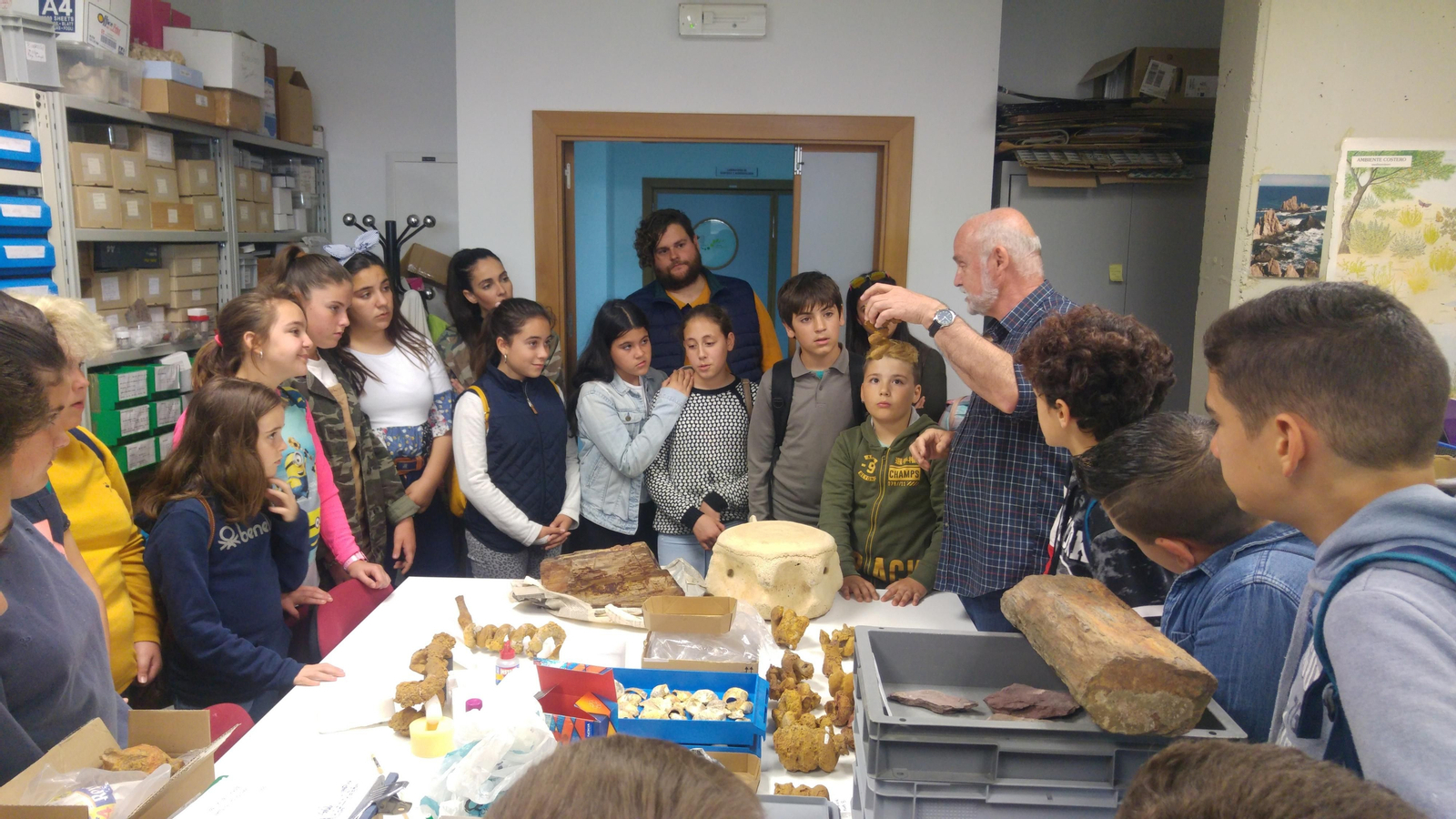 Los laboratorios llamaron mucho la atención de los chavales.