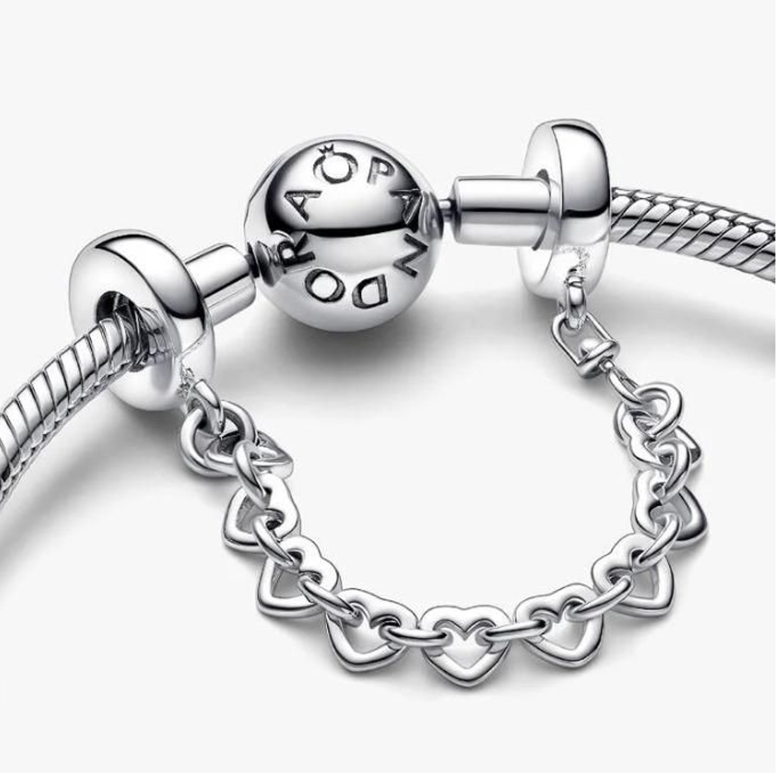 Cadena de seguridad corazones enlazados