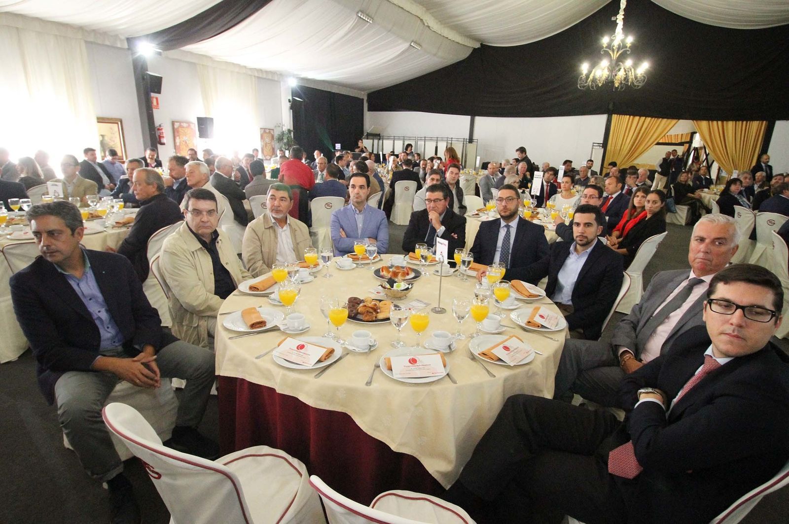 Imágenes del Desayuno Informativo del Grupo Joly con Javier Targhetta