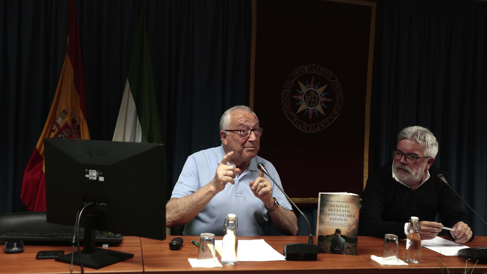 "Fotos de la presentación del libro 'Antonio Meulener: el Oppenheimer español' de Antonio Torremocha"