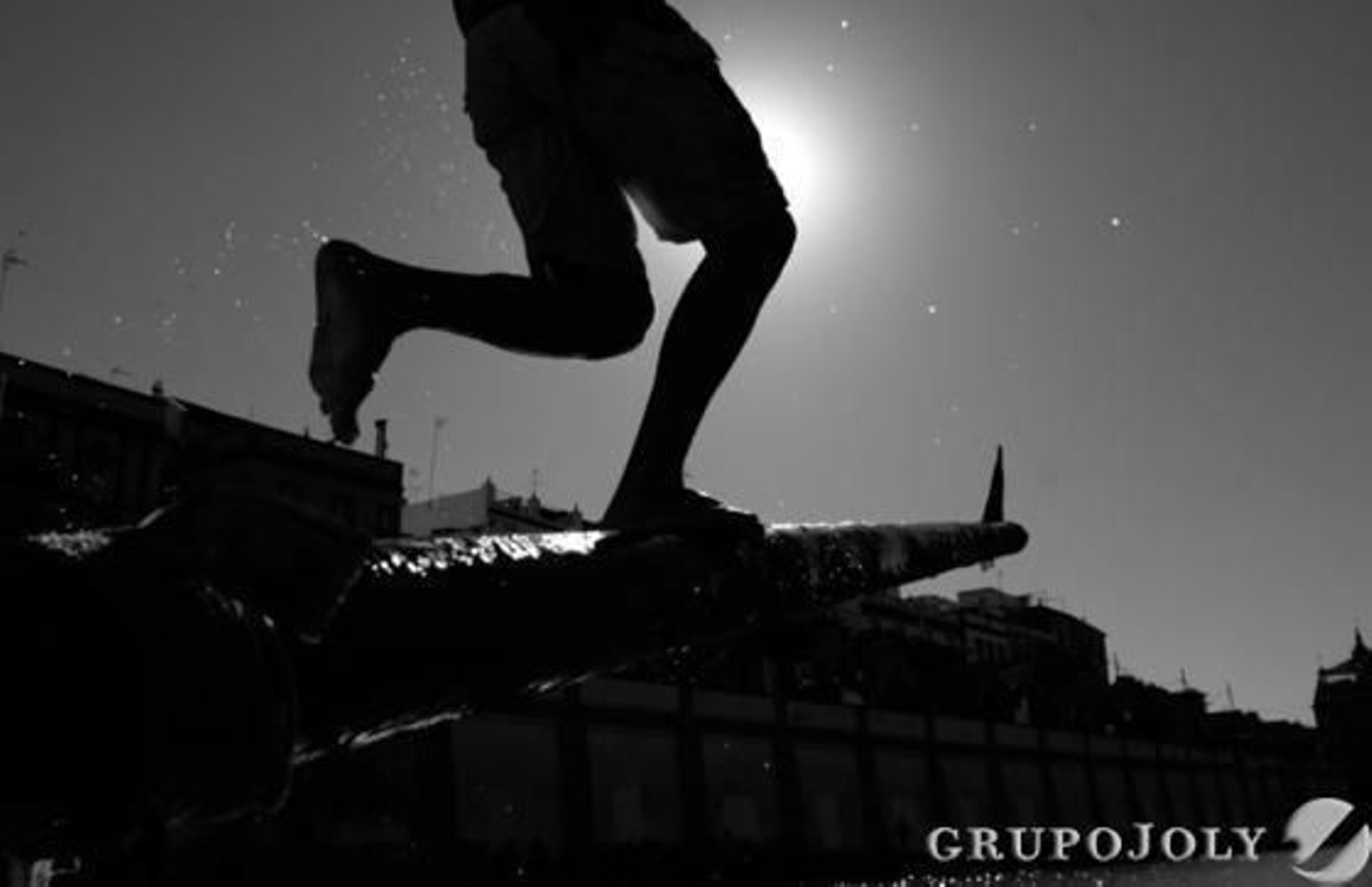 La cucaña de Triana, un clásico de la Velá.  Foto: Juan Carlos Muñoz