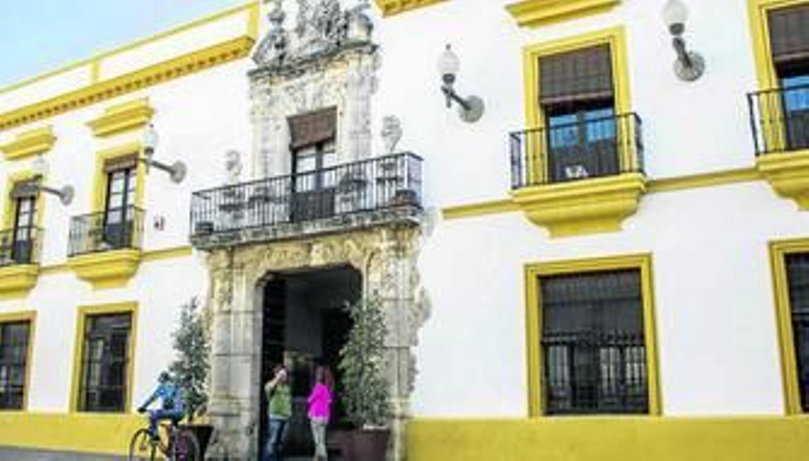 El Ayuntamiento de Utrera, en la imagen, estuvo durante varios meses sin interventor el año pasado.