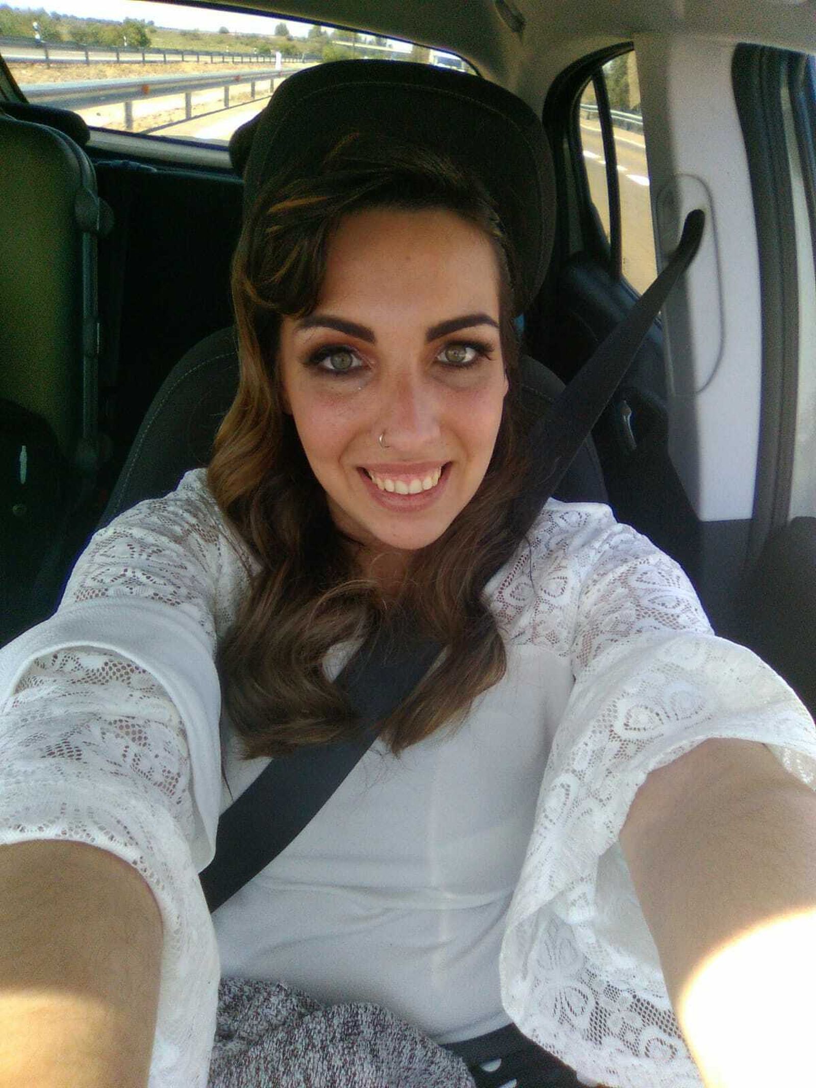 Nazaret Natera envía un selfie desde el coche en el que viaja desde Madrid hasta Chiclana.