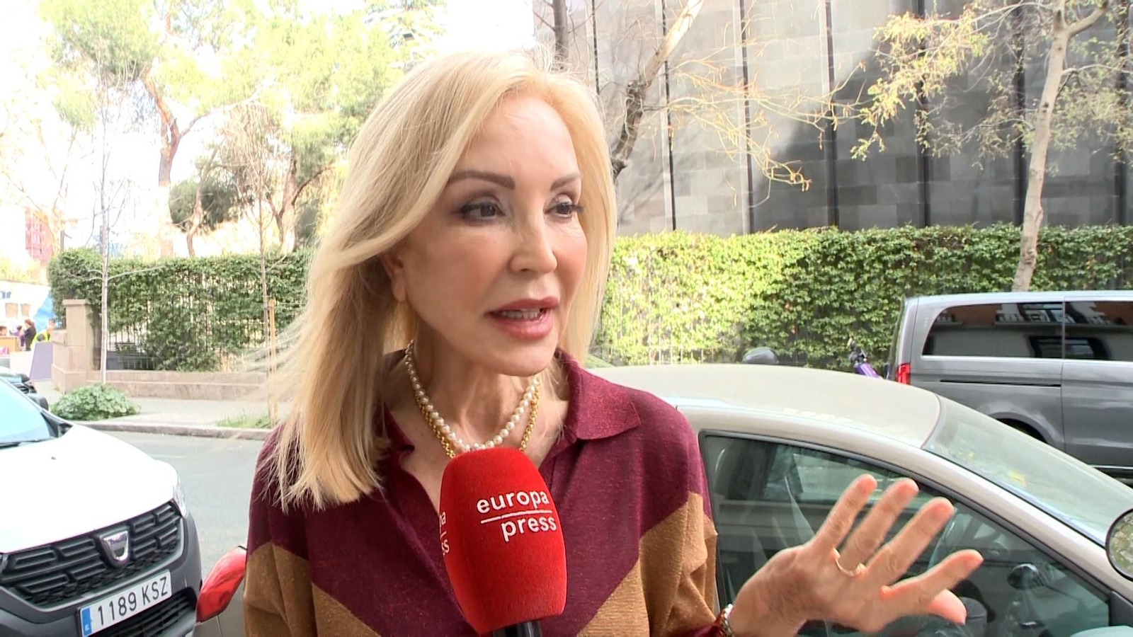 Carmen Lomana atiende a los medios