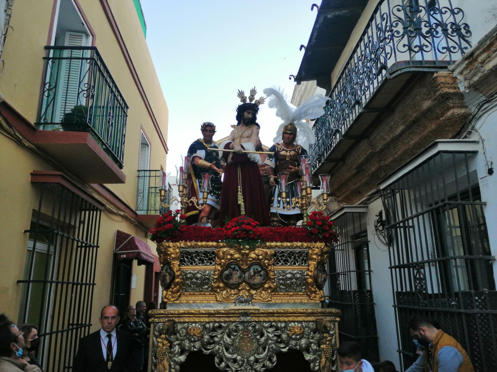 Las imágenes del Miercoles Santo en Puerto Real: Vera-Cruz