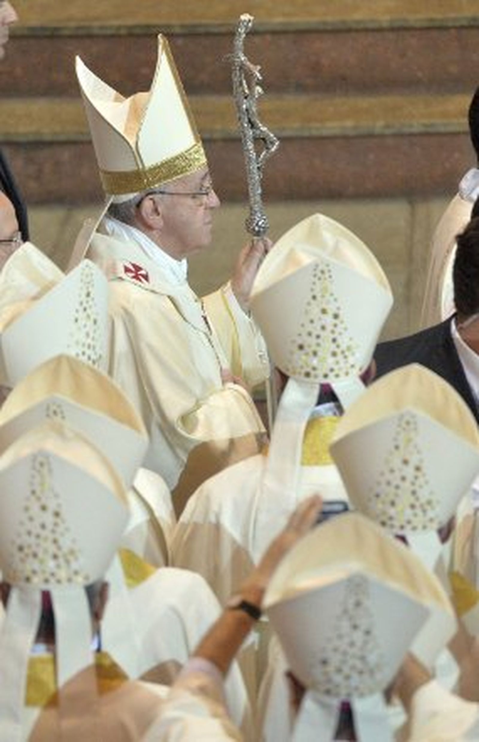 El Papa defiende la laicidad del Estado y pide que se "rehabilite" la política