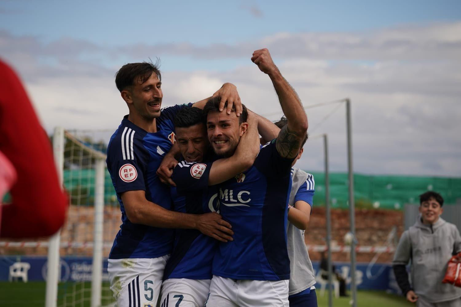 Cuatro goles celebraron los jugadores del Linares contra el Xerez DFC.