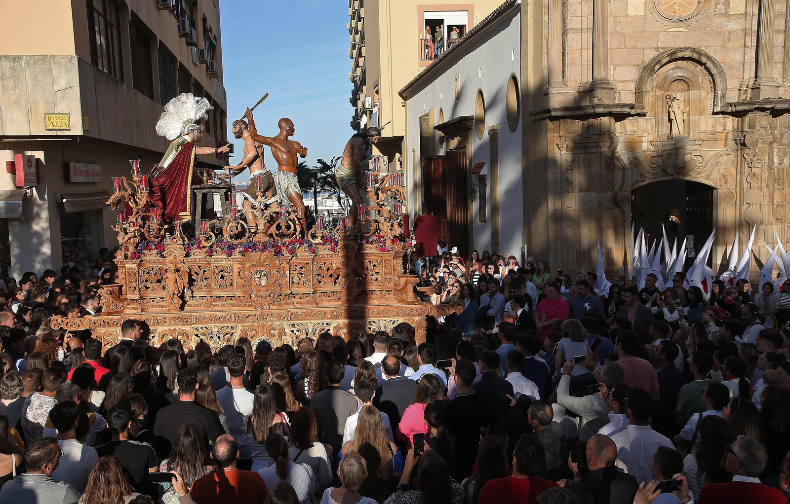 Fotos del Lunes Santo en Algeciras: Coronado de Espinas y La Columna